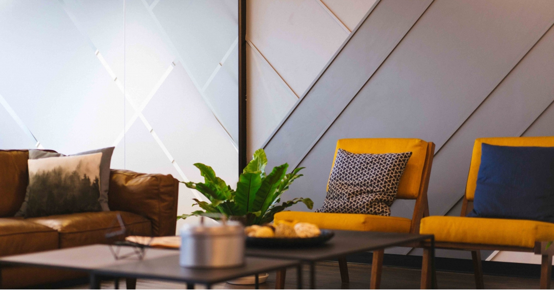 چیدمان دو دست مبل استیل و راحتی در کنار هم چیدمان دو دست مبل استیل و راحتی در کنار هم